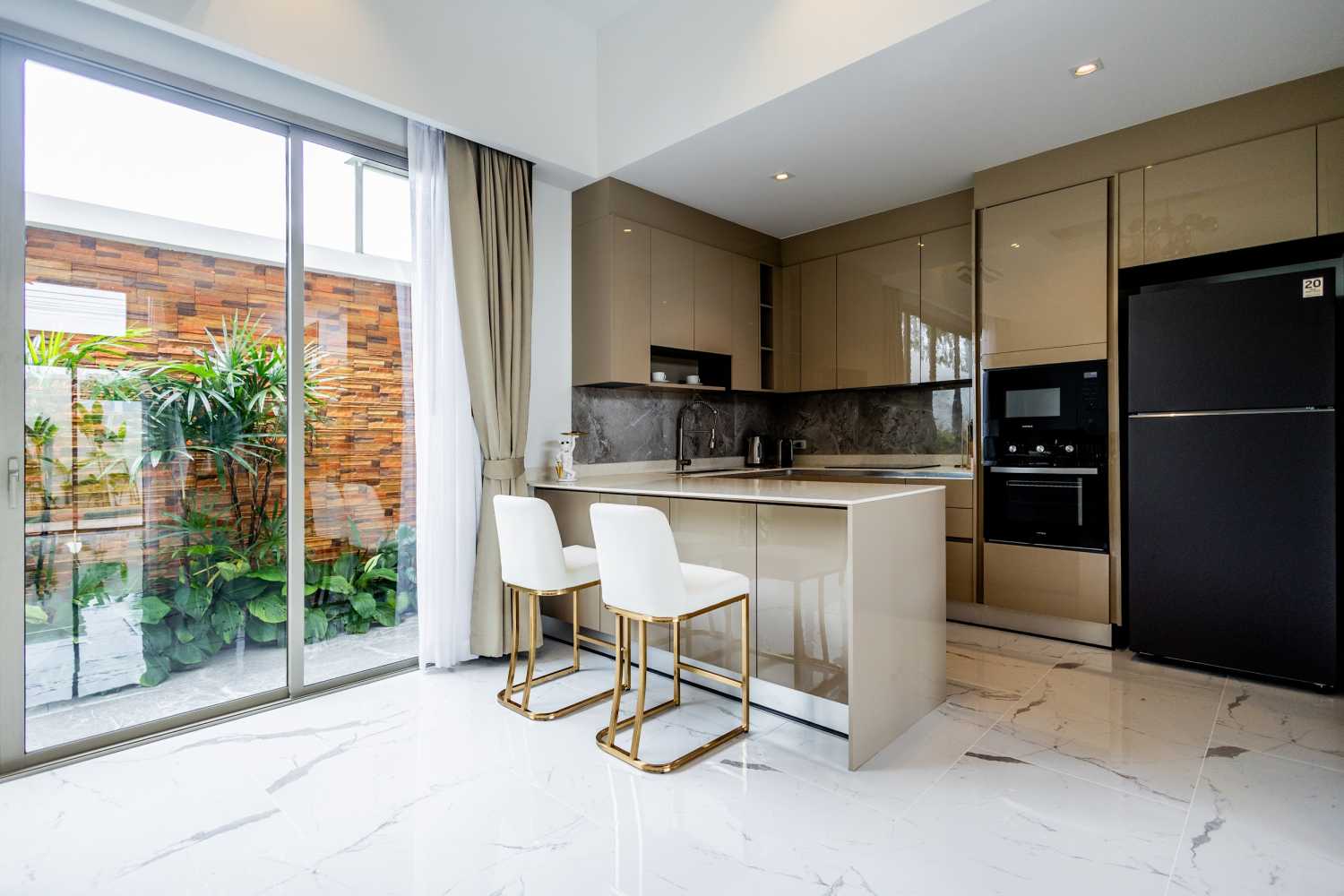Property image - full photo 8