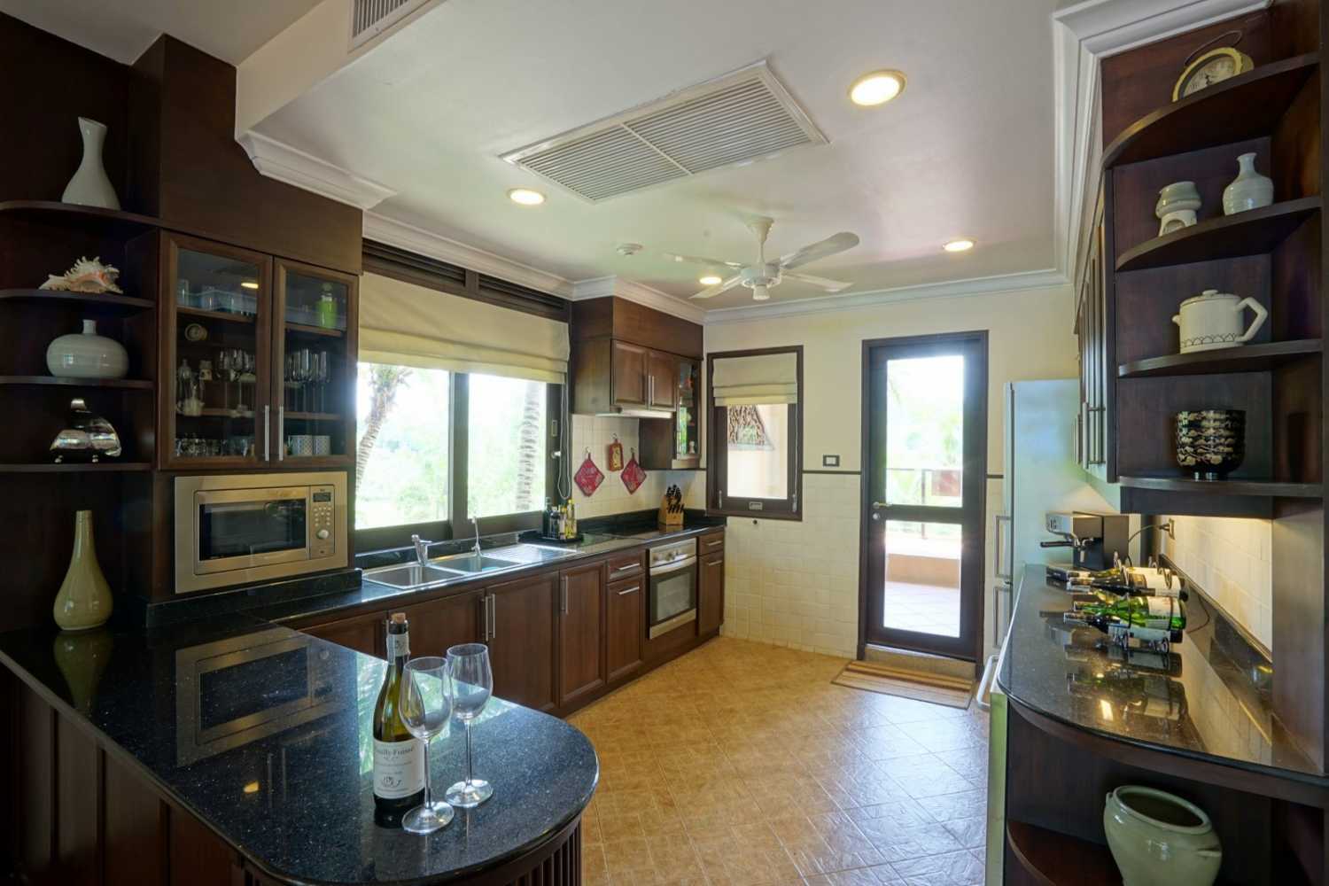 Property image - full photo 4
