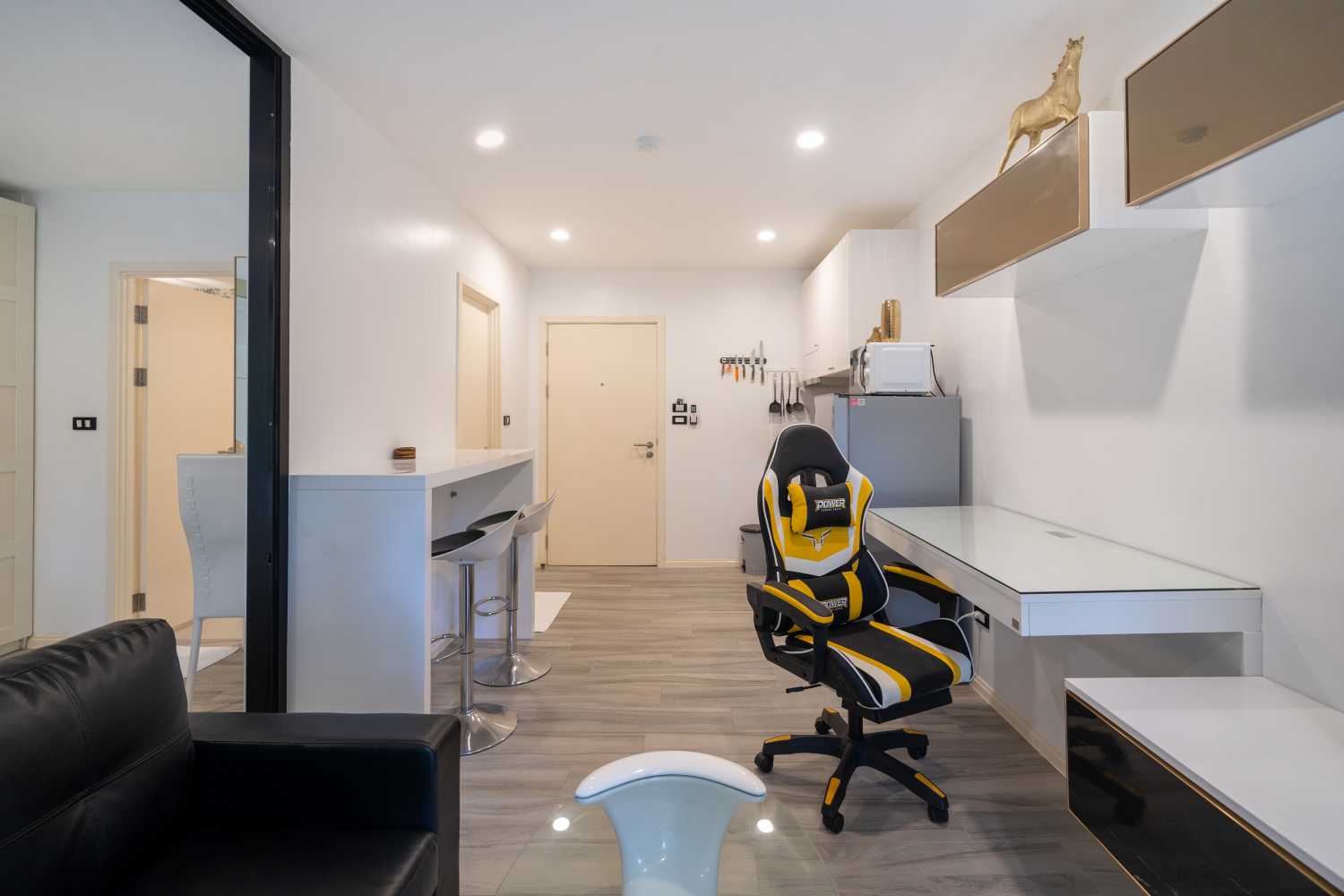 Property image - full photo 3