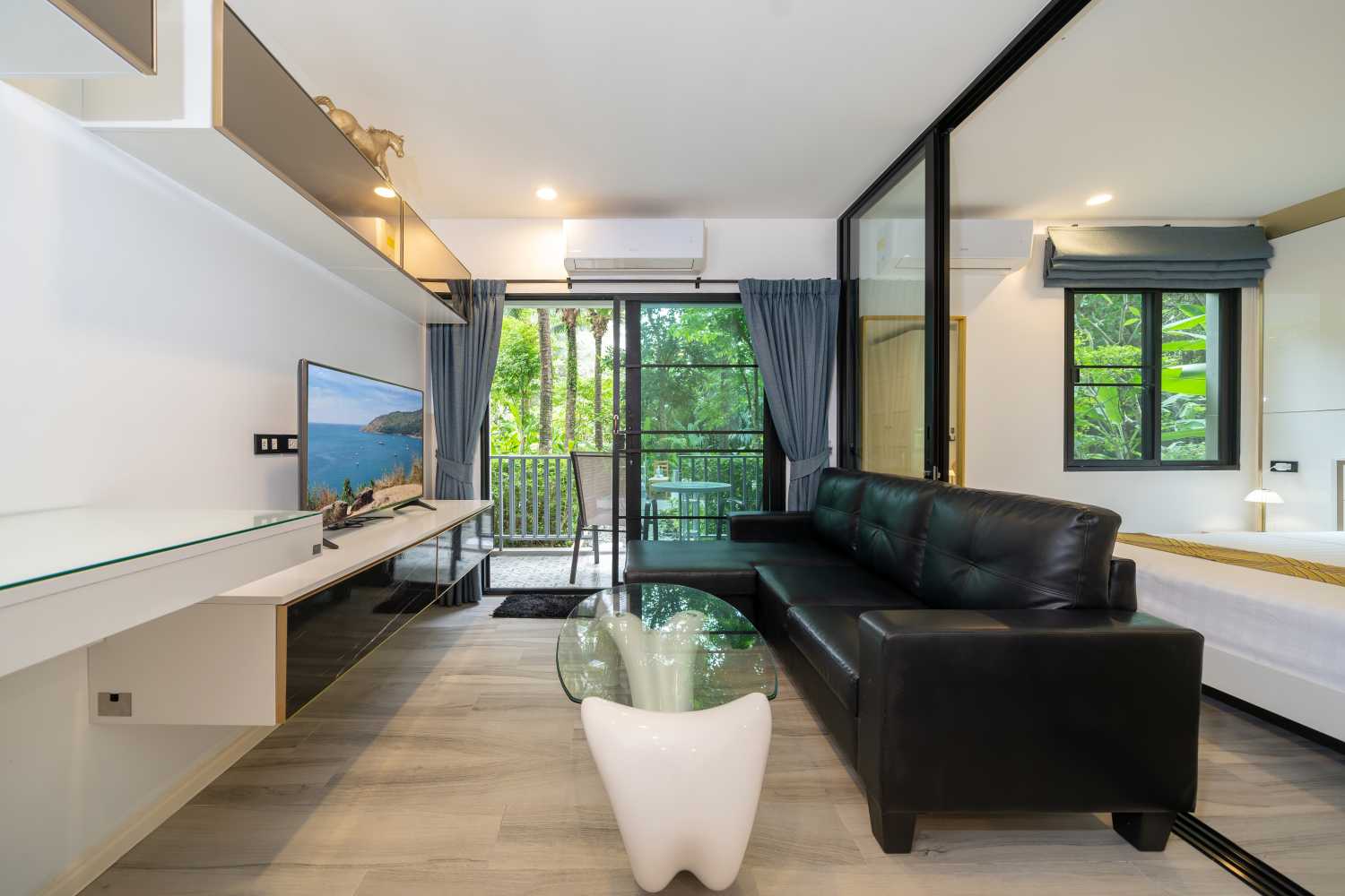 Property image - full photo 4