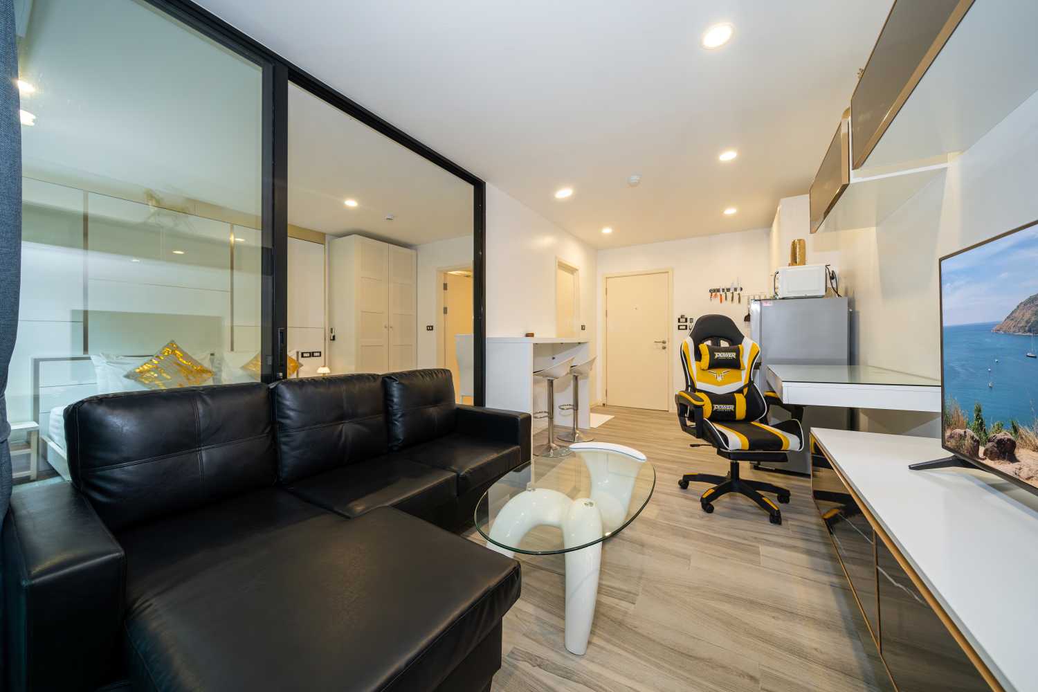Property image - full photo 2