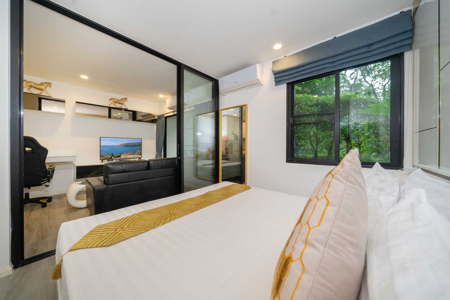 Property image - full photo 10