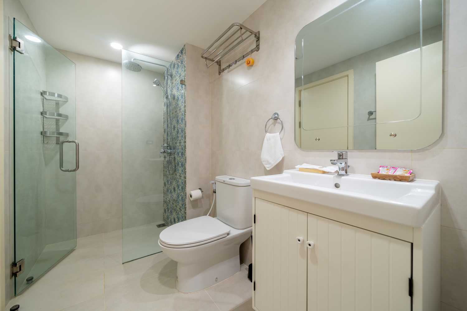 Property image - full photo 15