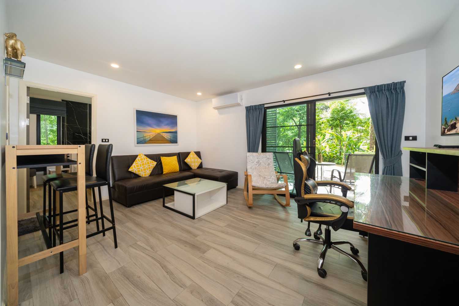 Property image - full photo 2
