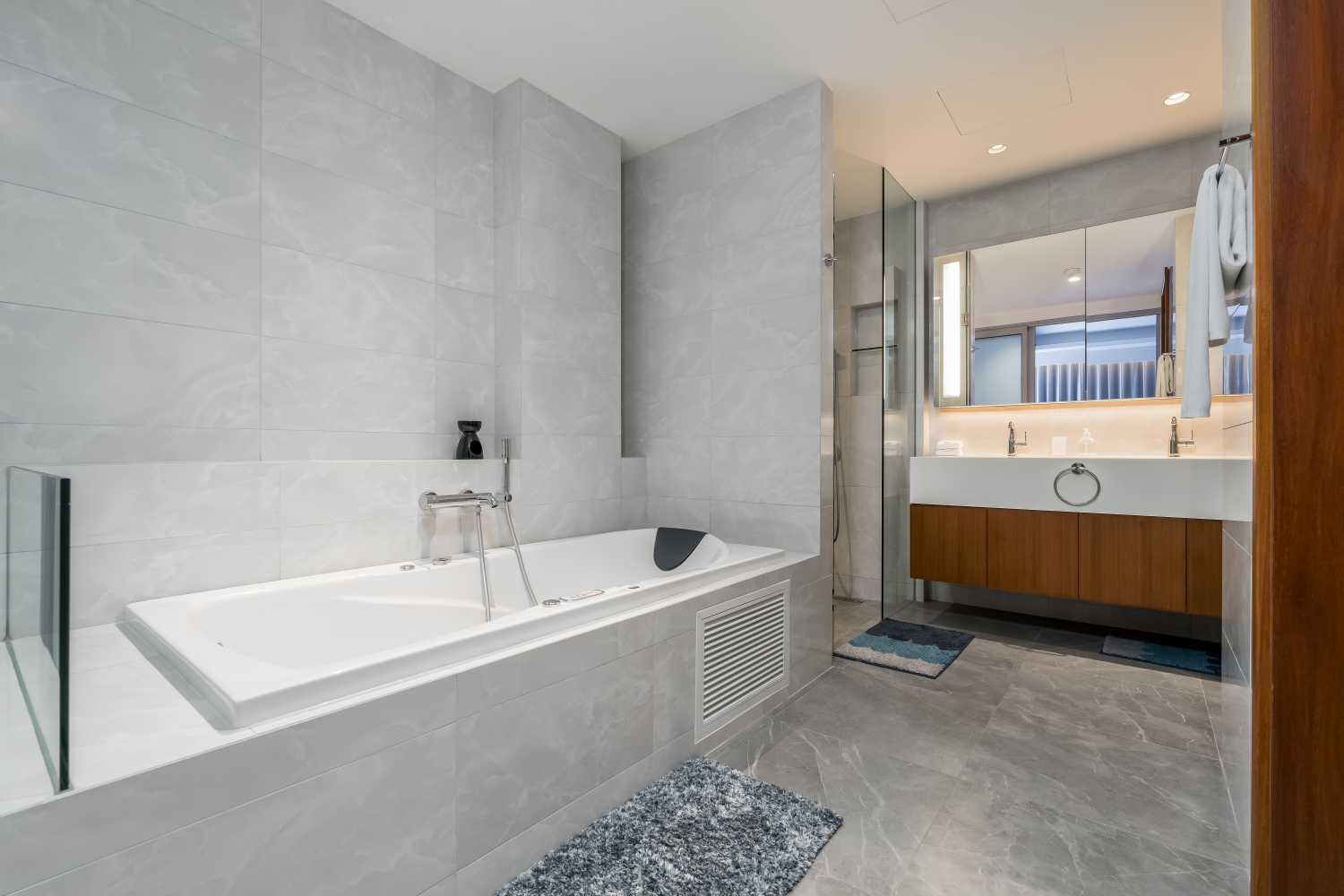 Property image - full photo 8