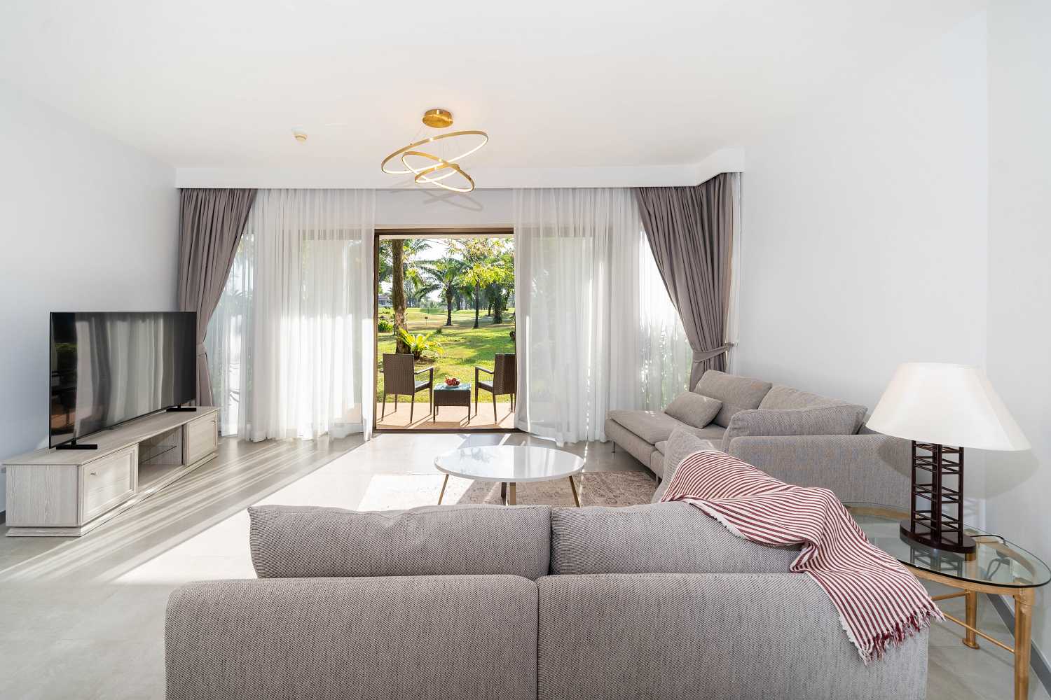 Property image - full photo 2