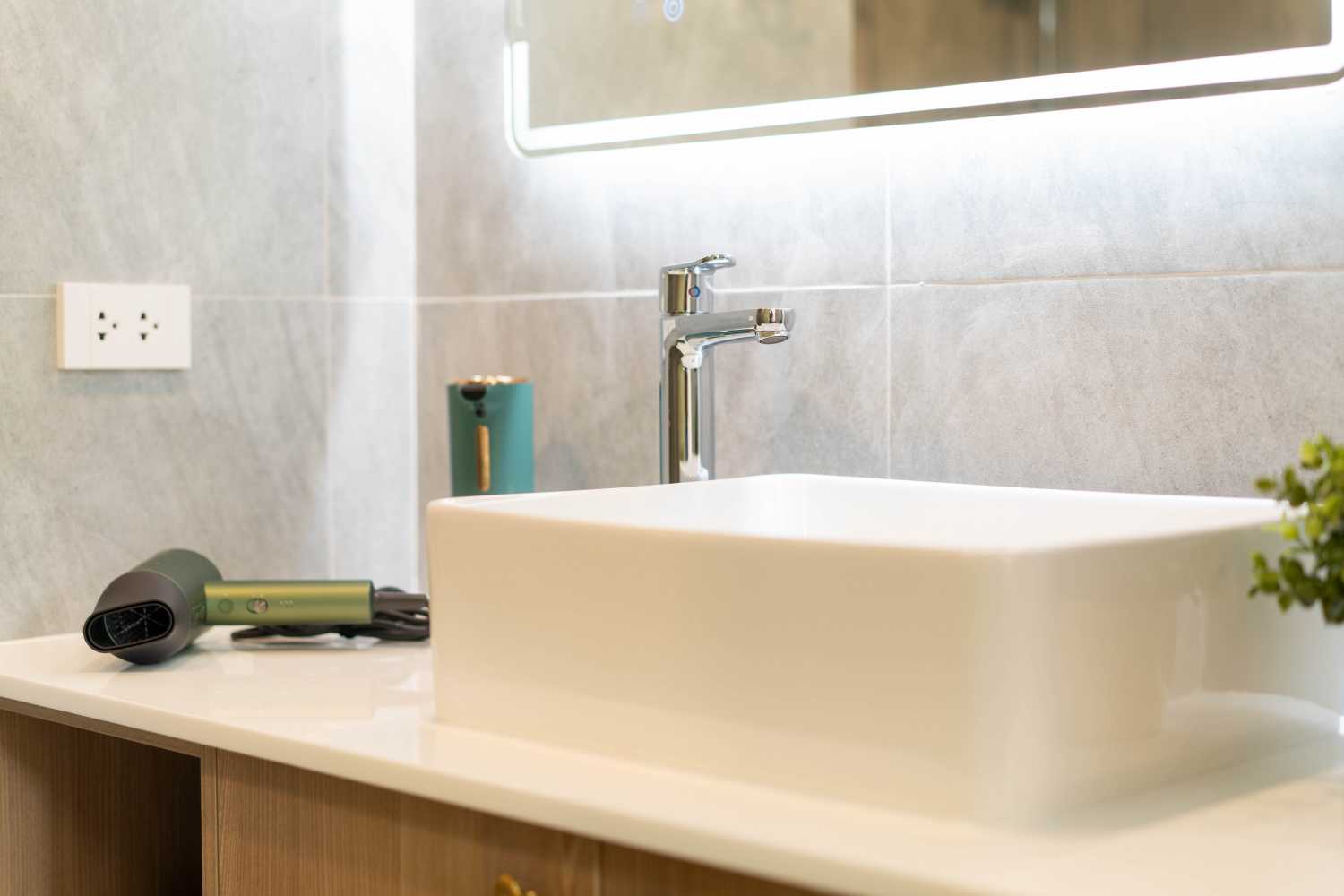 Property image - full photo 32