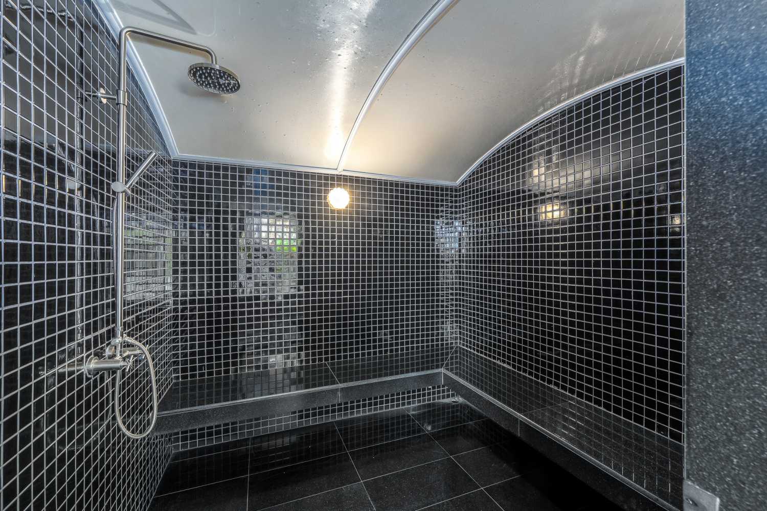 Property image - full photo 26