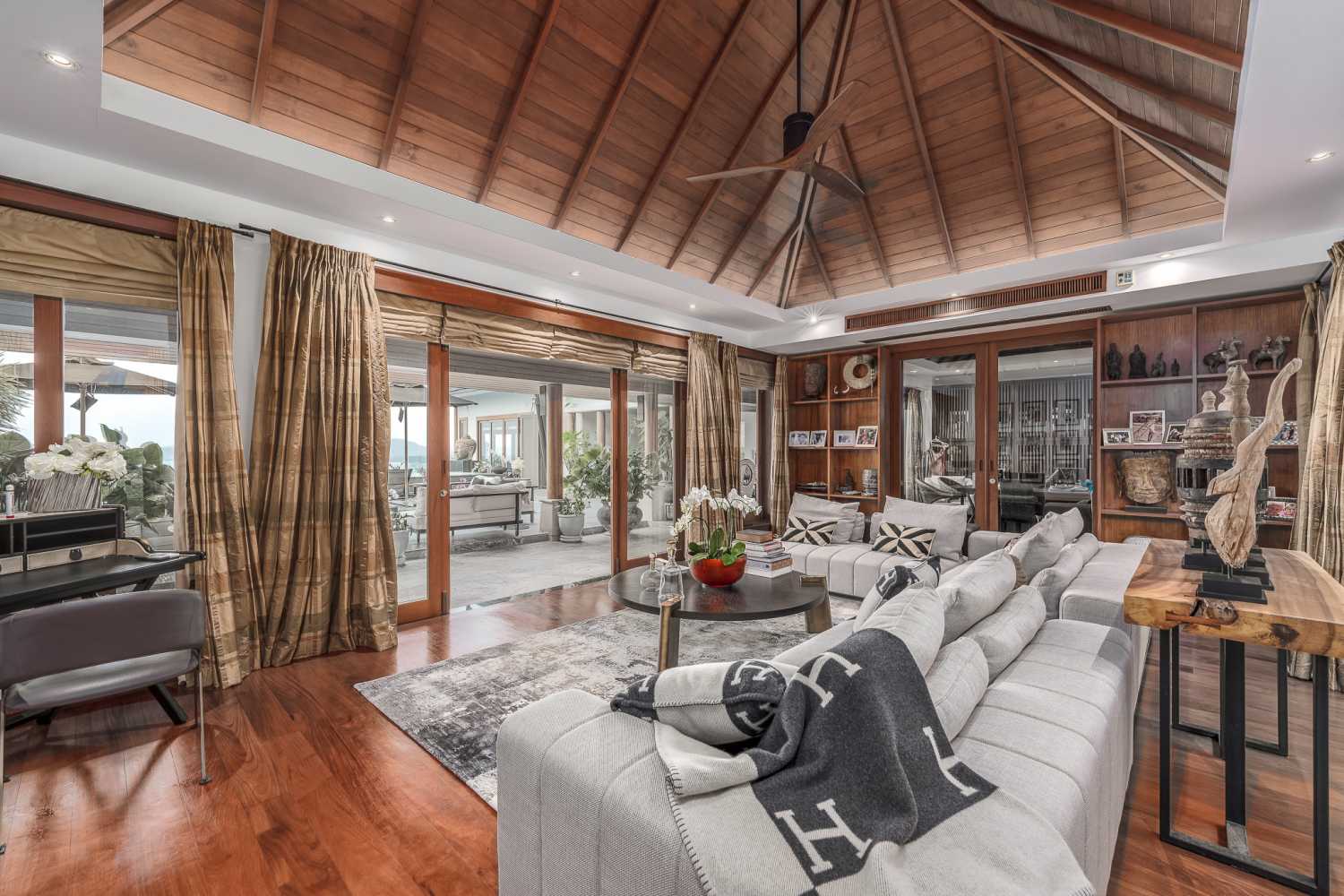 Property image - full photo 9