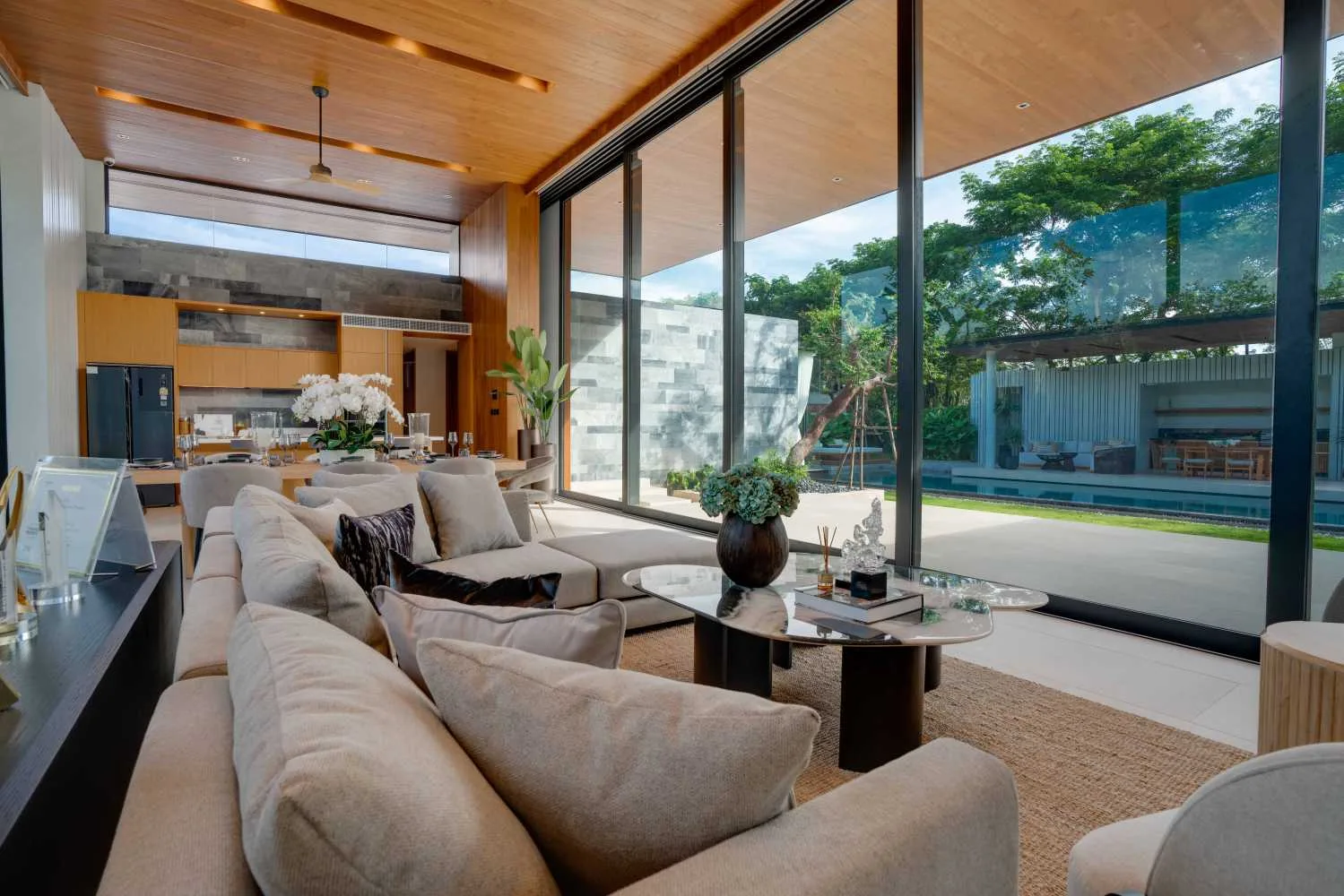 Property image - full photo 4