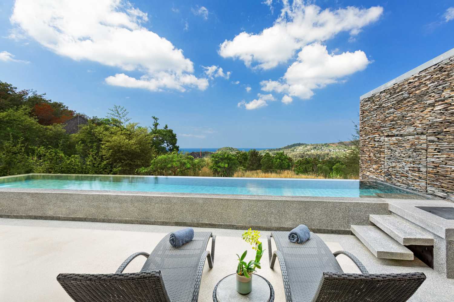 Property image - full photo 2