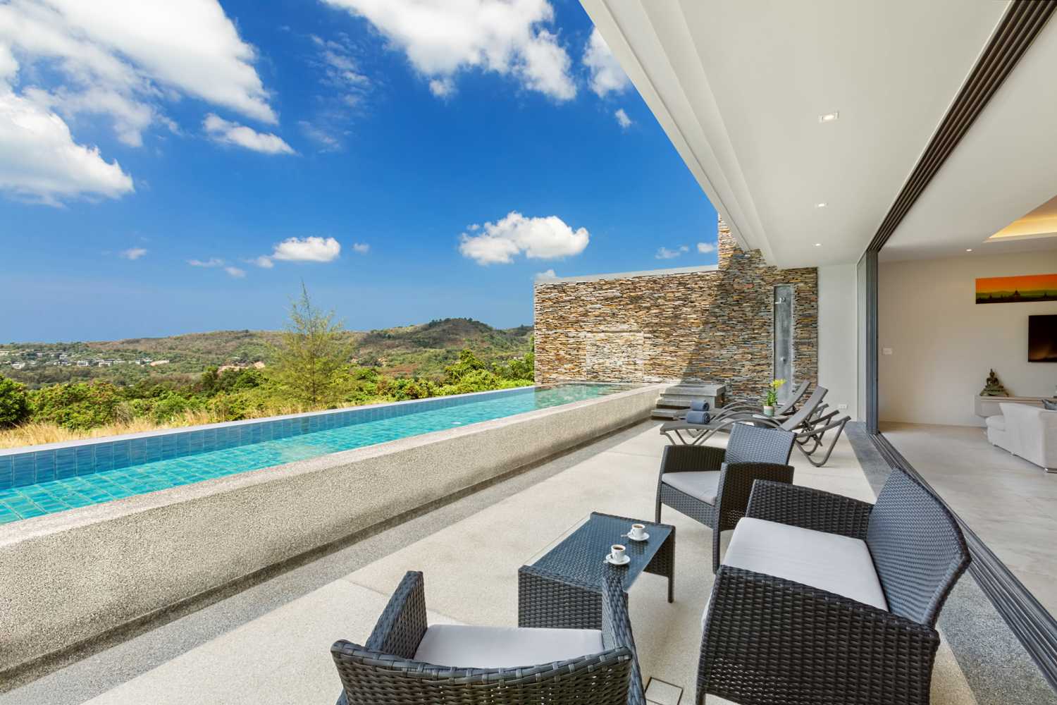 Property image - full photo 3