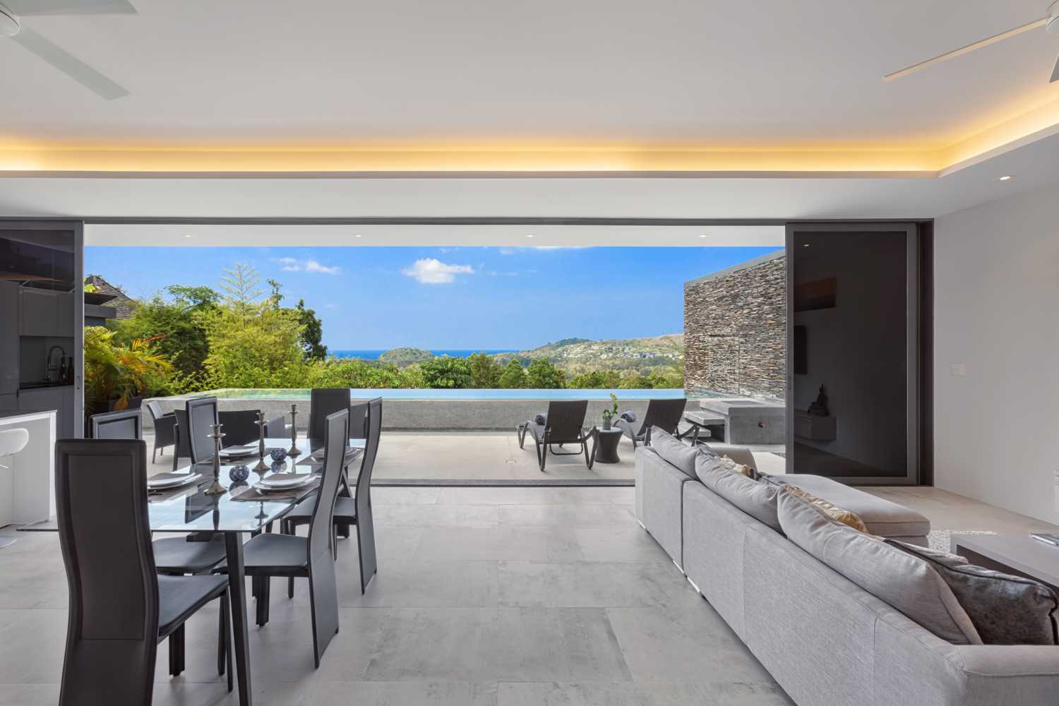 Property image - full photo 4