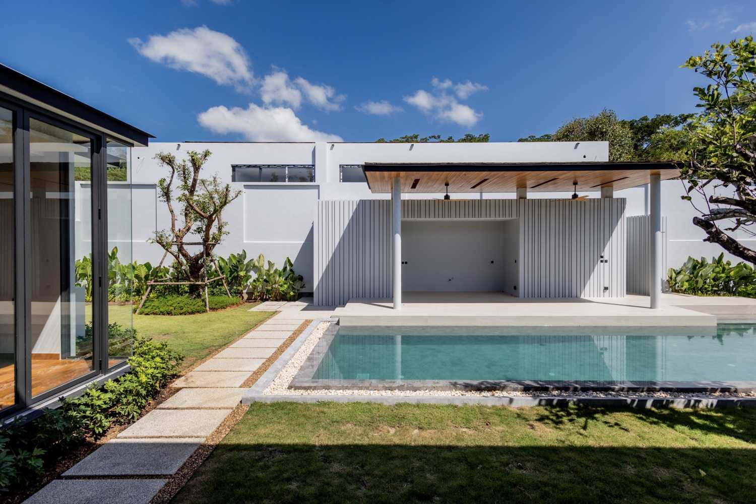 Property image - full photo 9