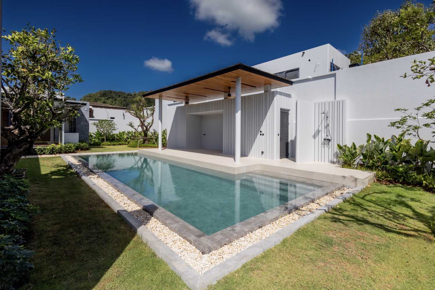 Property image - full photo 13