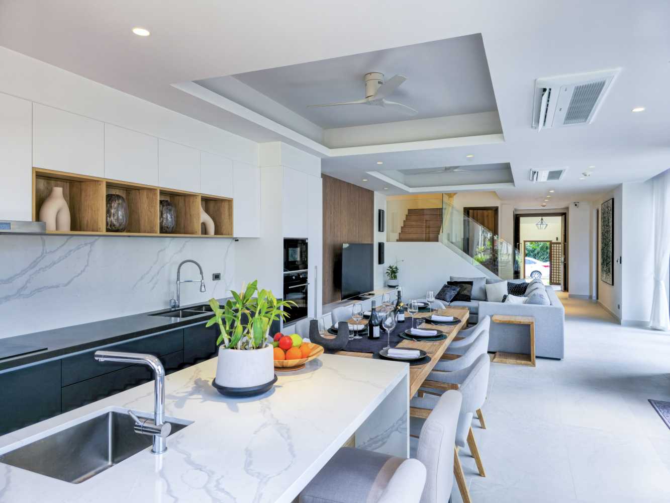 Property image - full photo 3