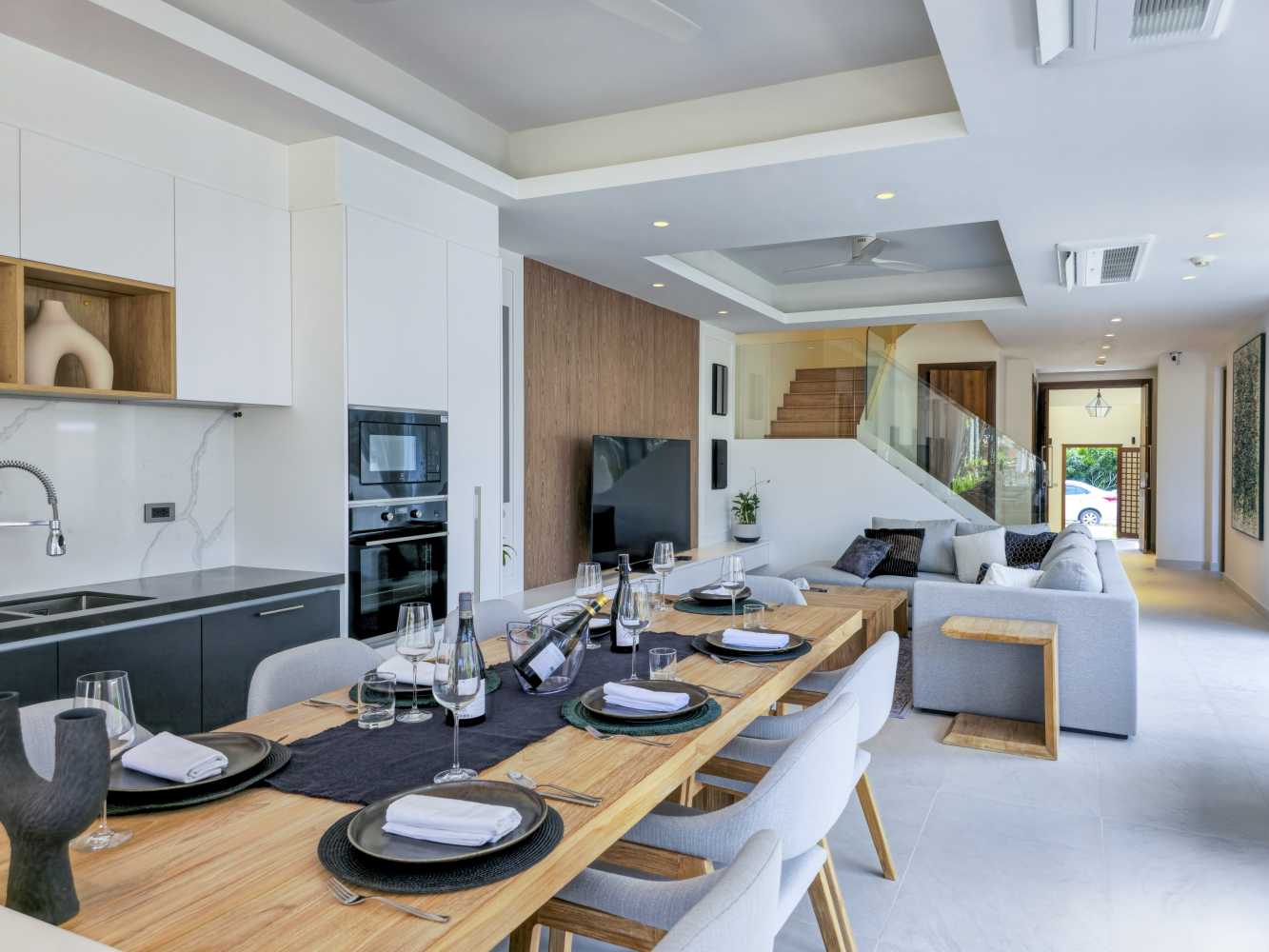 Property image - full photo 2