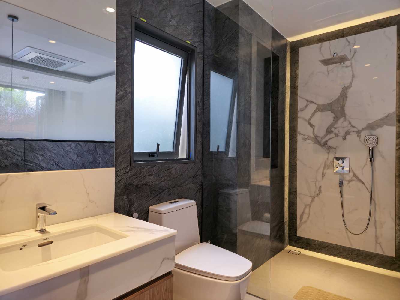 Property image - full photo 10