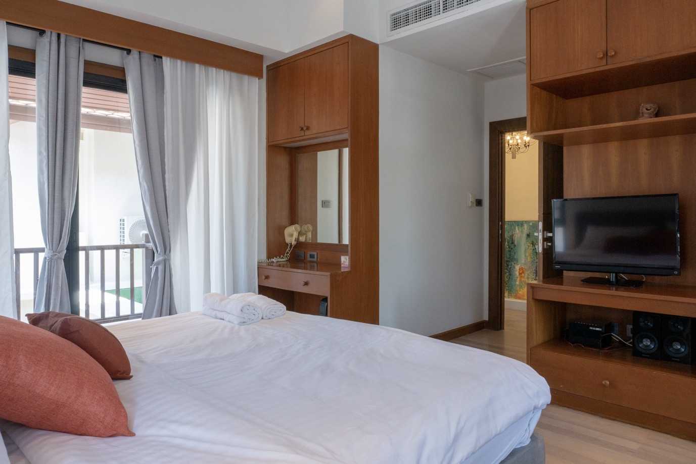 Property image - full photo 32