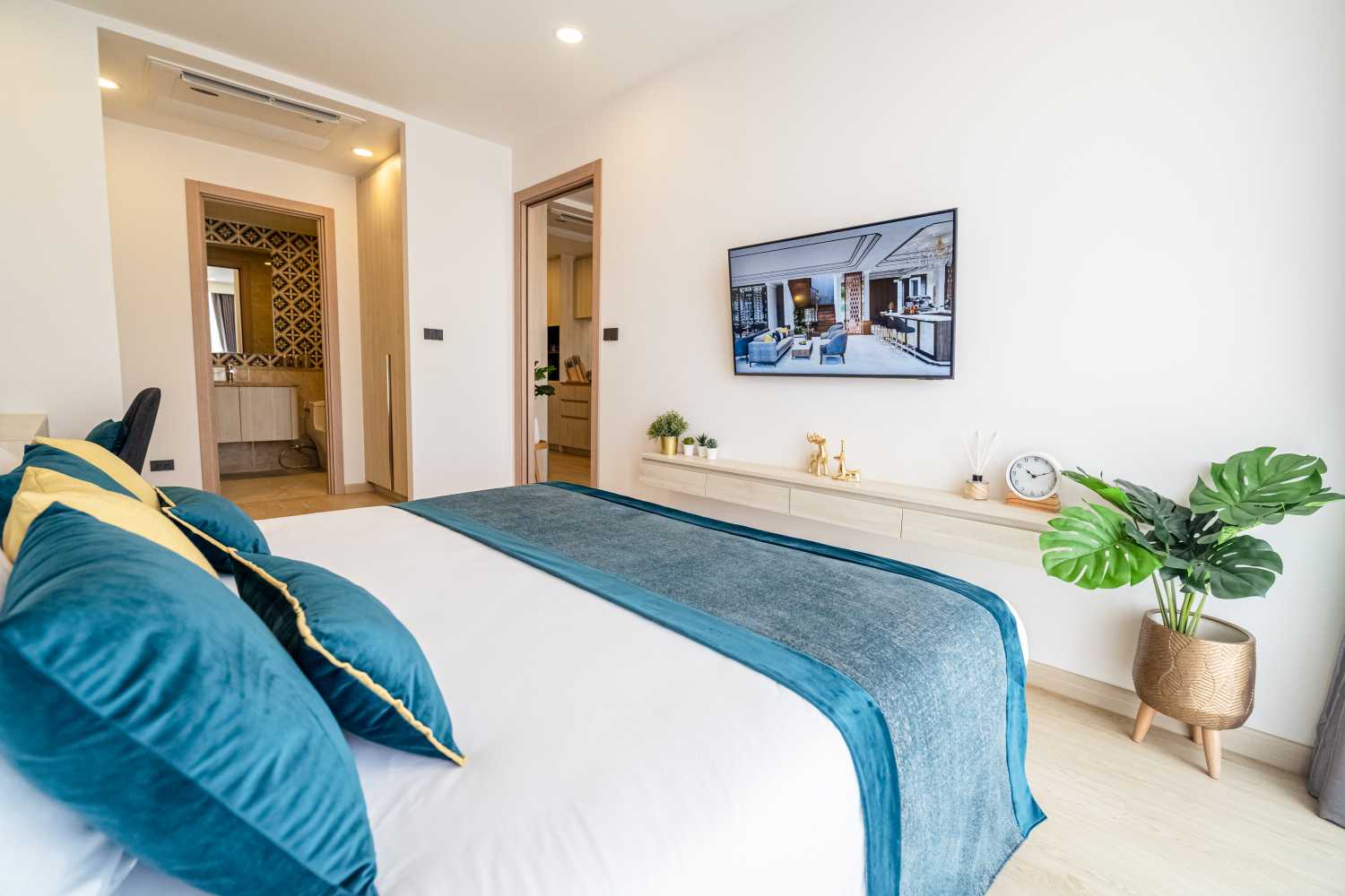 Property image - full photo 7