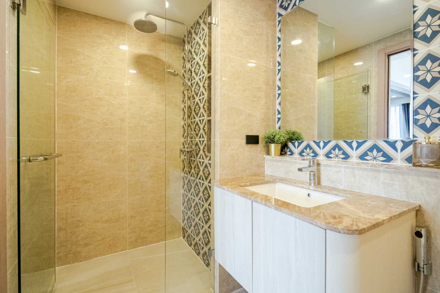 Property image - full photo 12