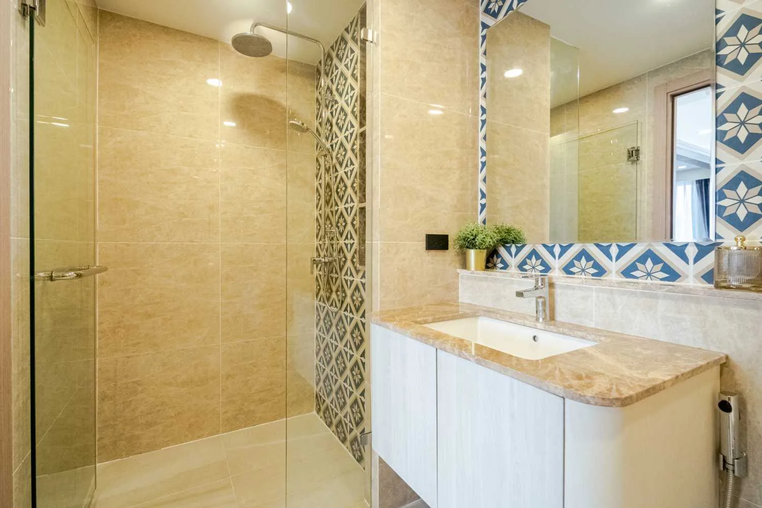 Property image - full photo 11