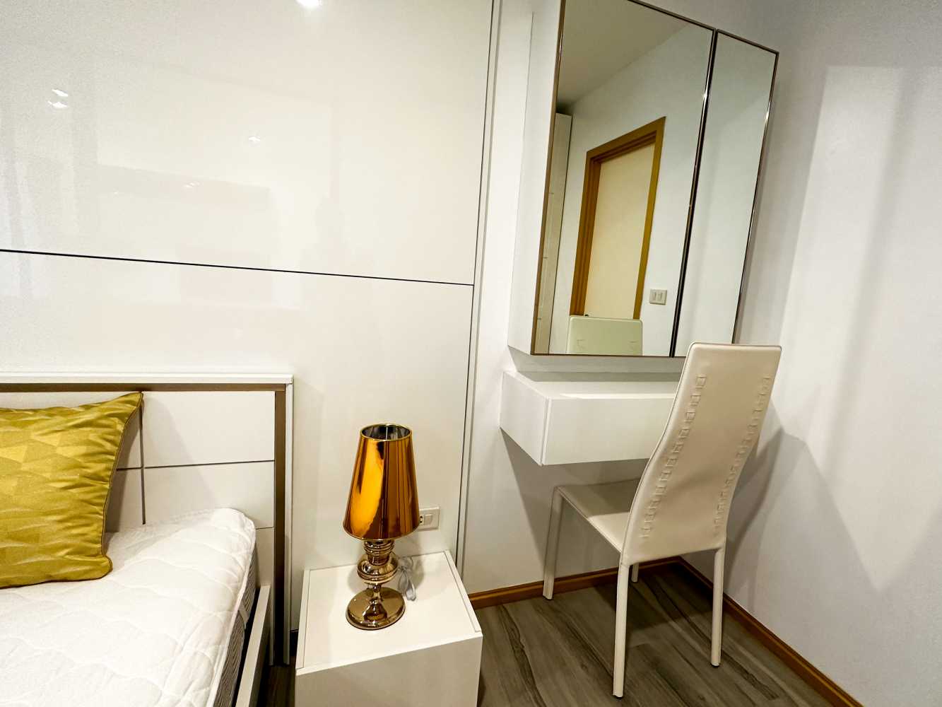 Property image - full photo 16