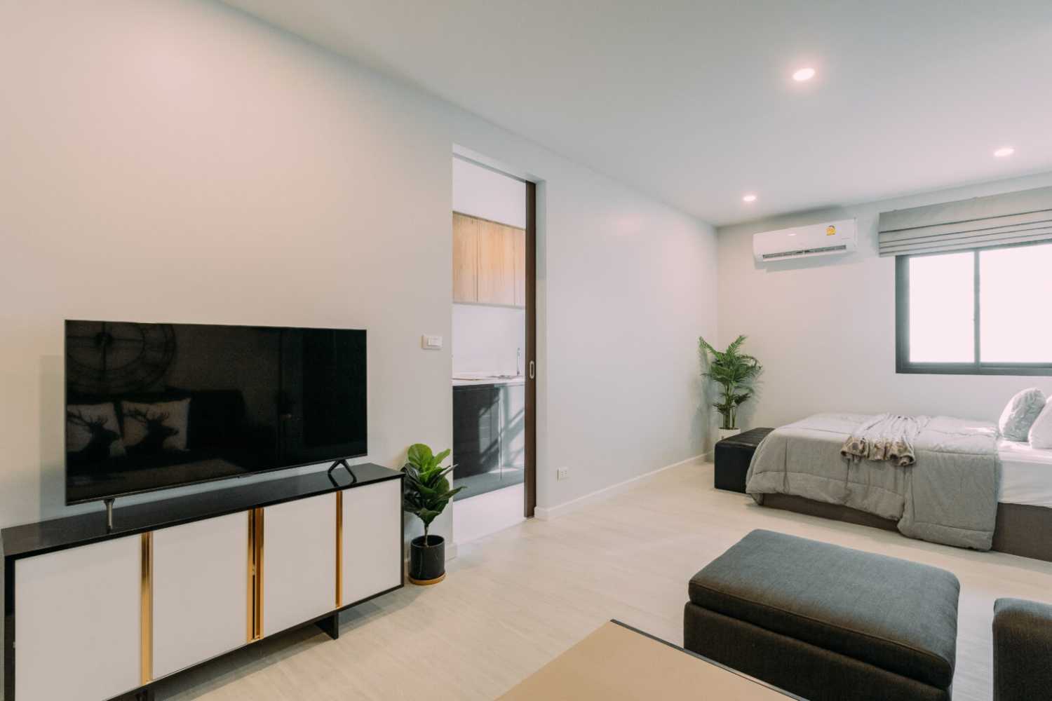 Property image - full photo 3