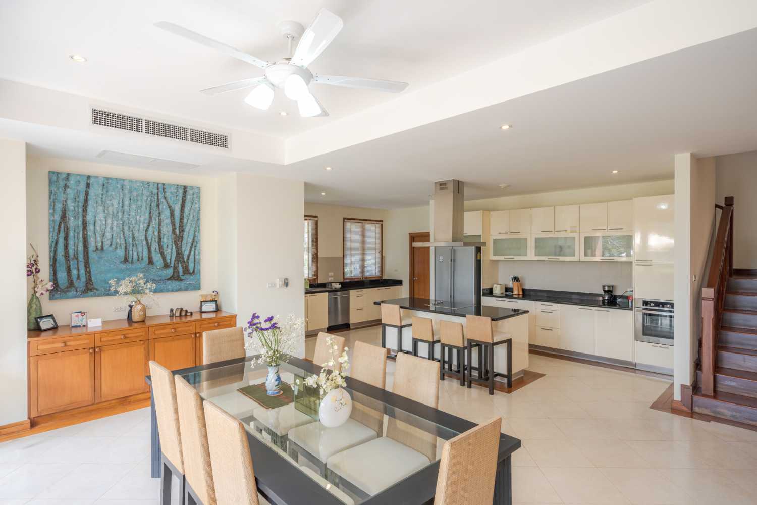 Property image - full photo 4