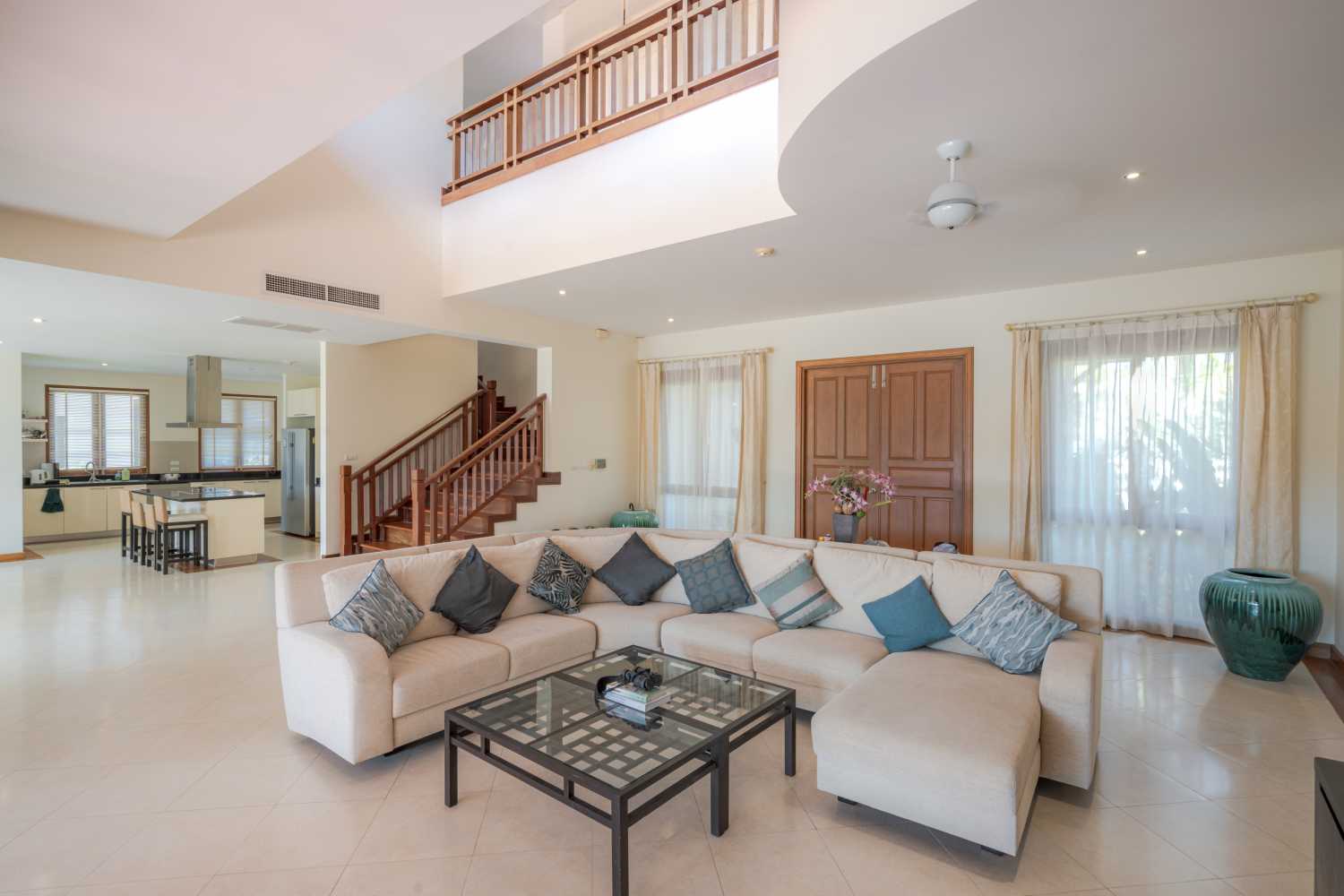 Property image - full photo 2