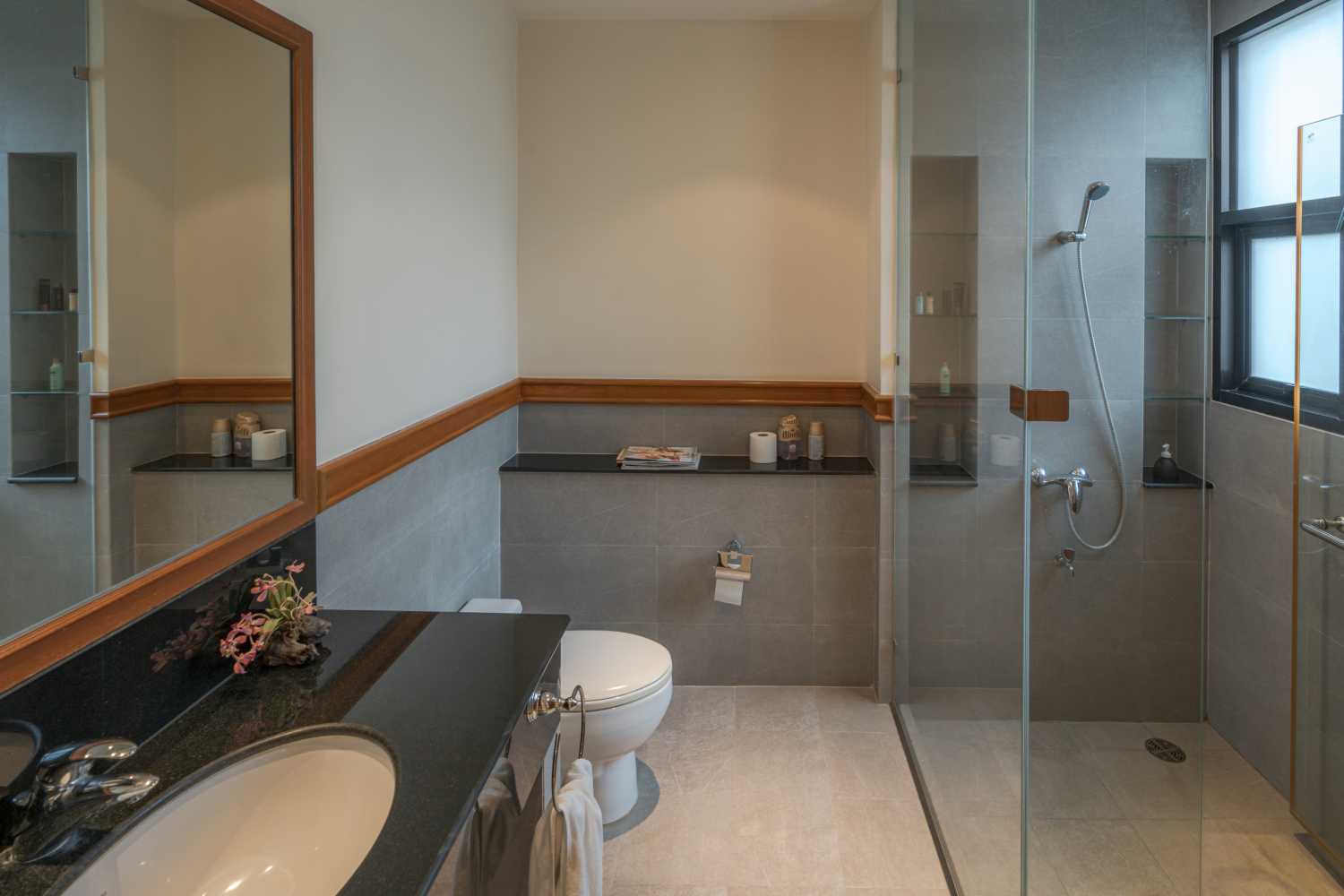 Property image - full photo 16