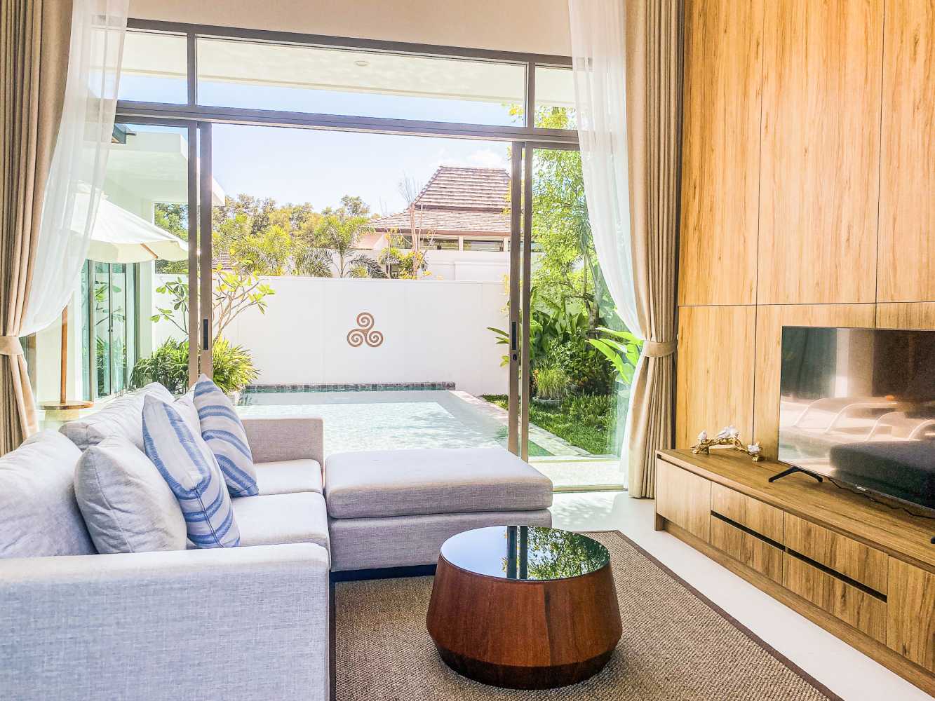 Property image - full photo 3