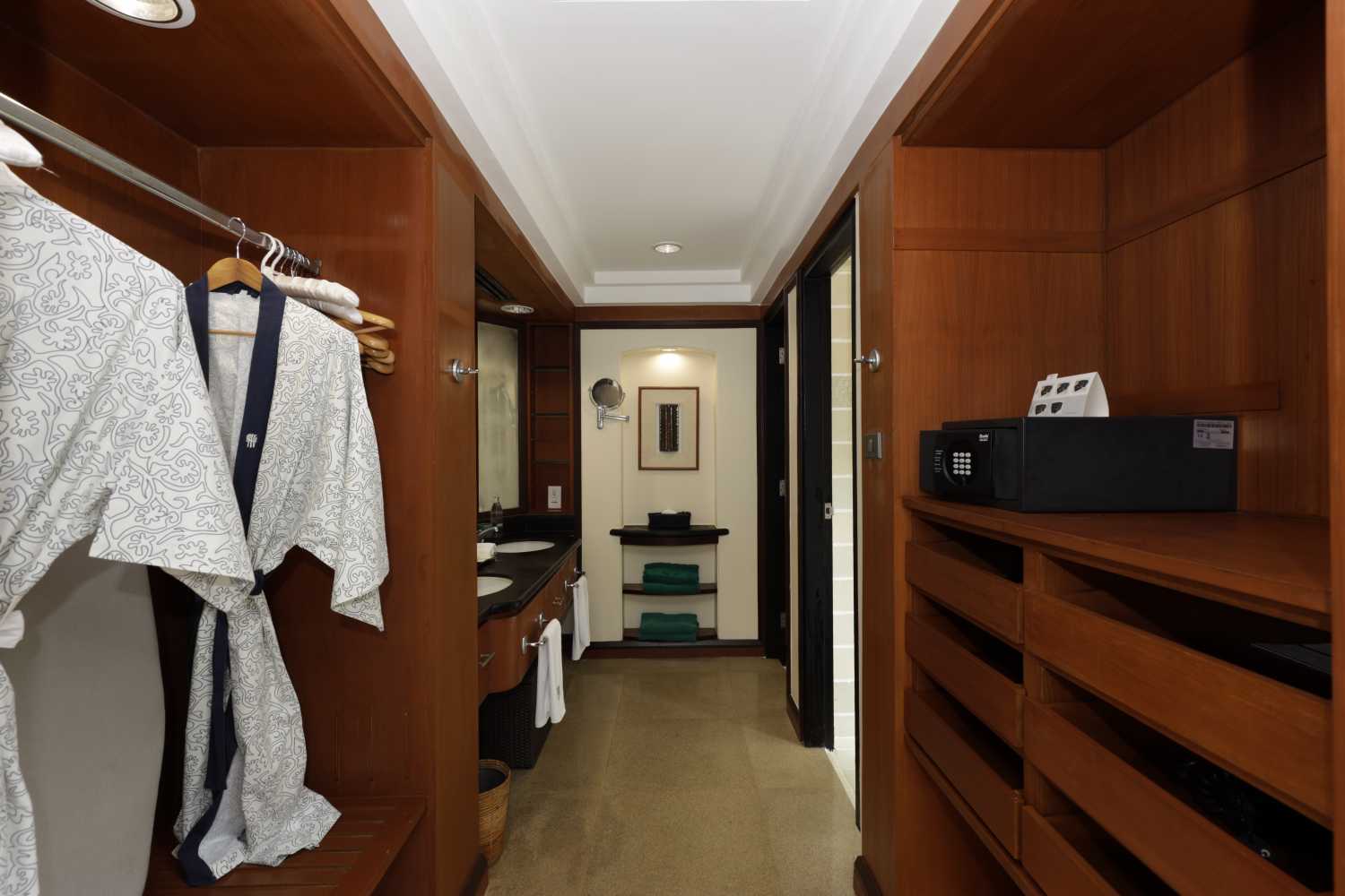 Property image - full photo 17