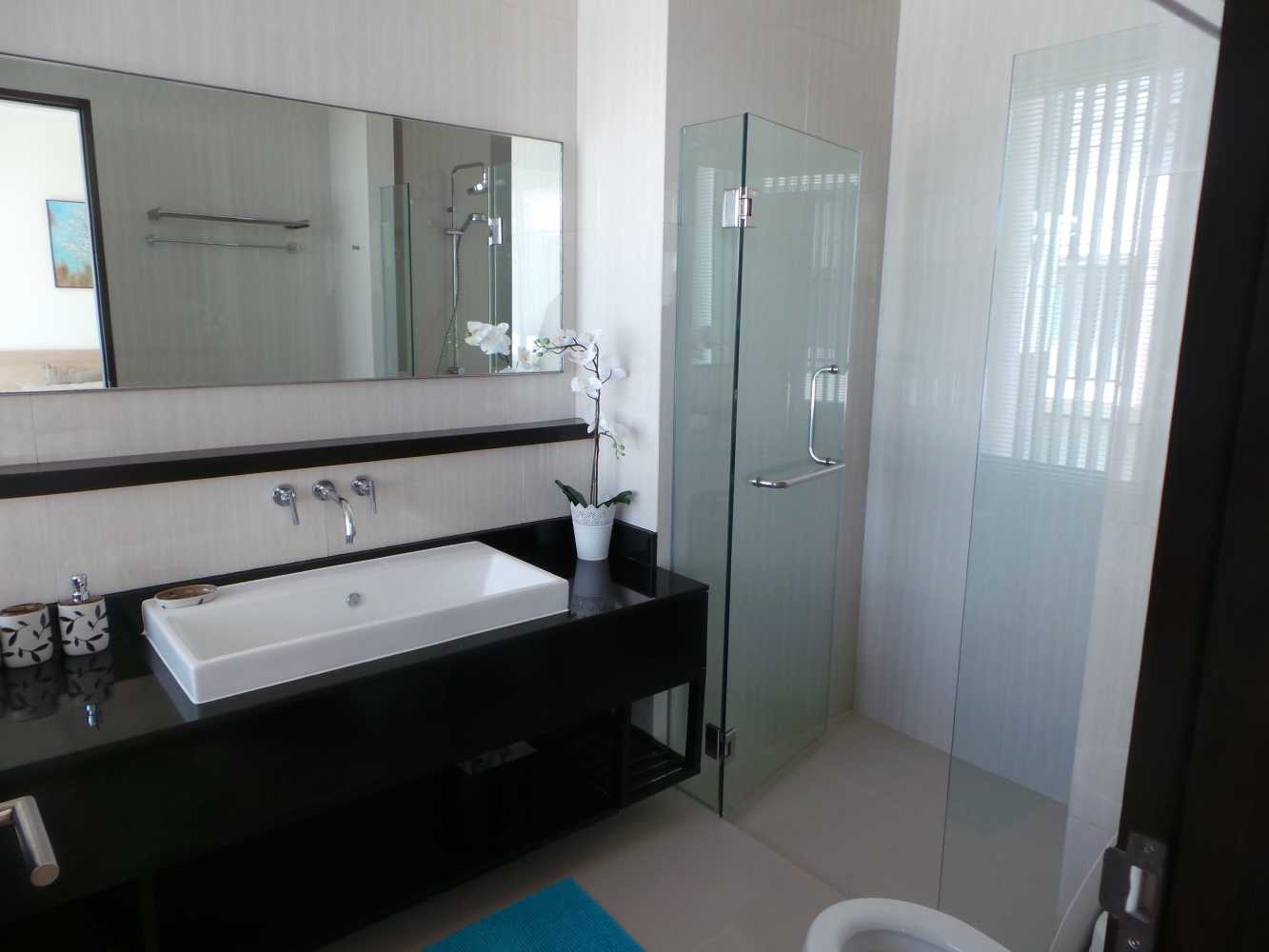 Property image - full photo 6