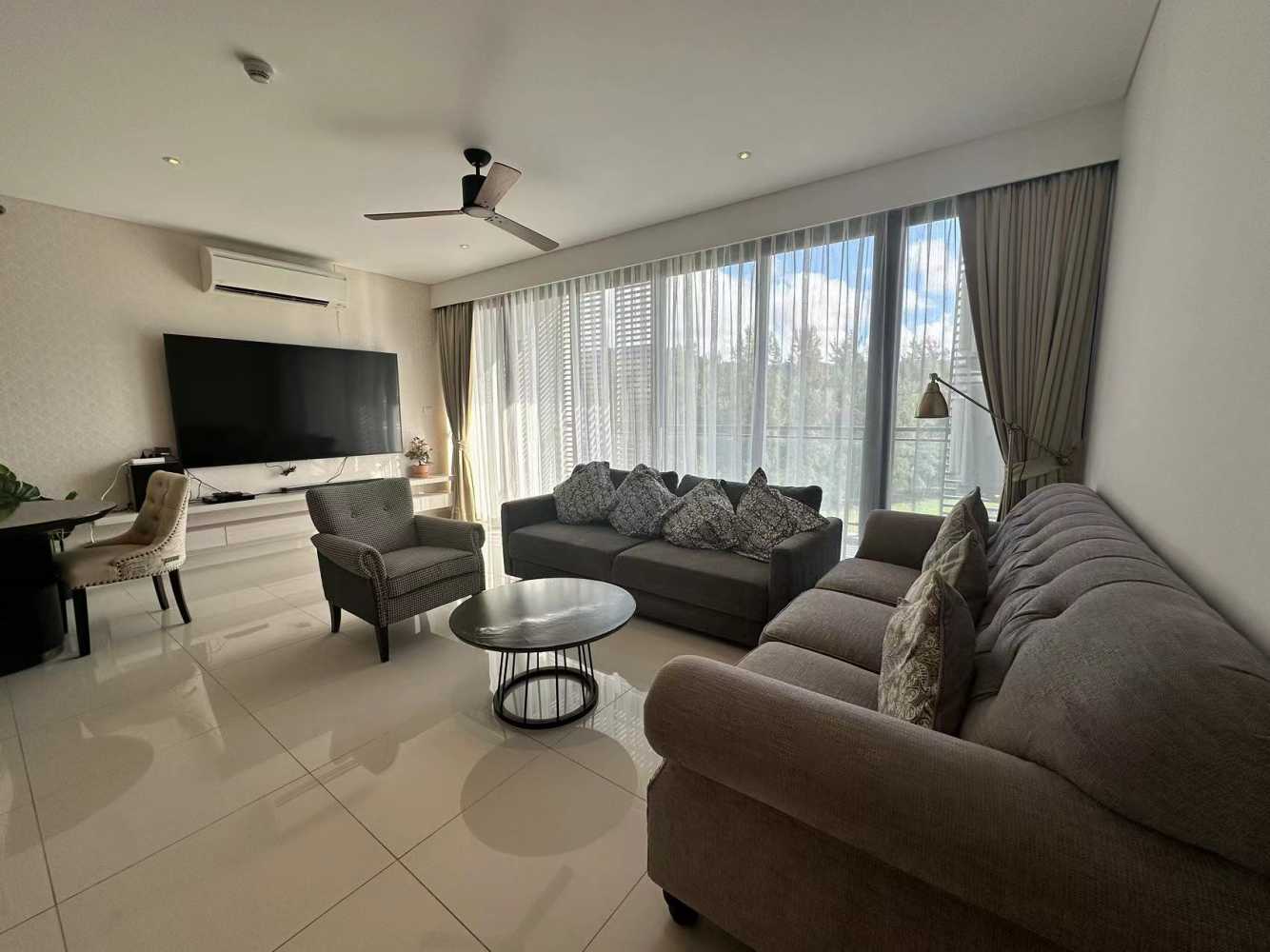 Property image - full photo 4