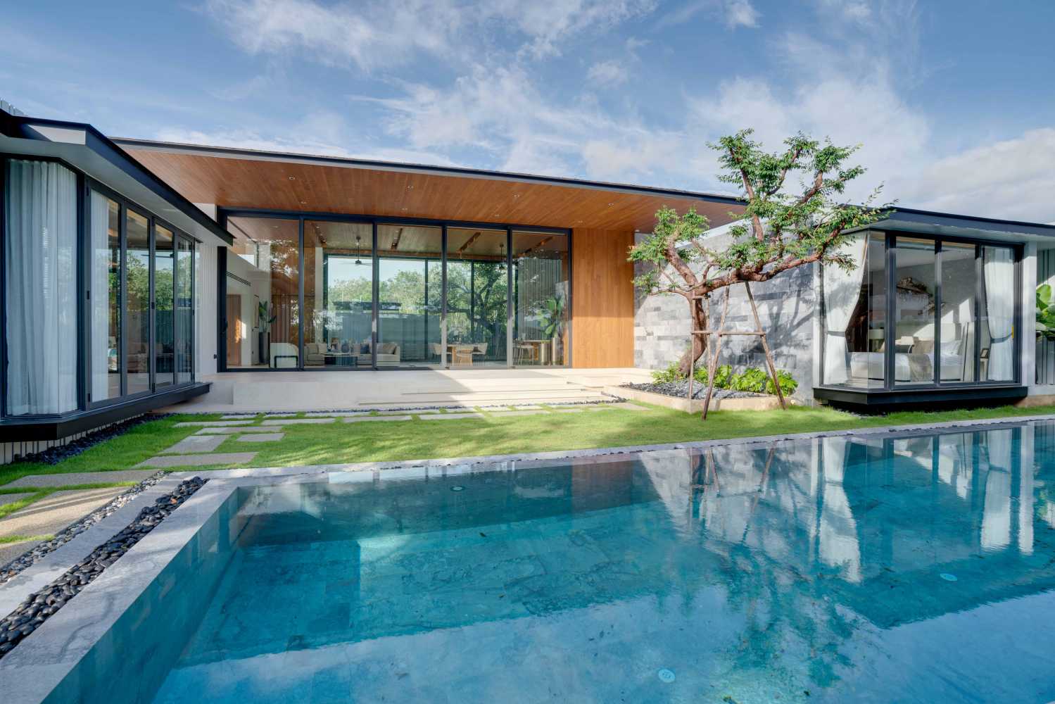 Property image - full photo 1