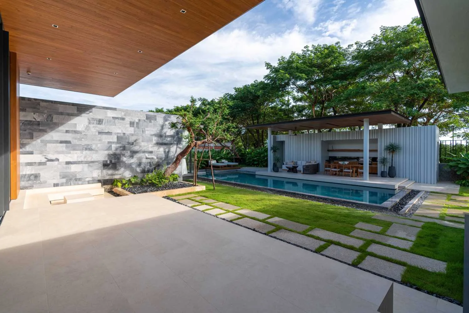 Property image - full photo 31