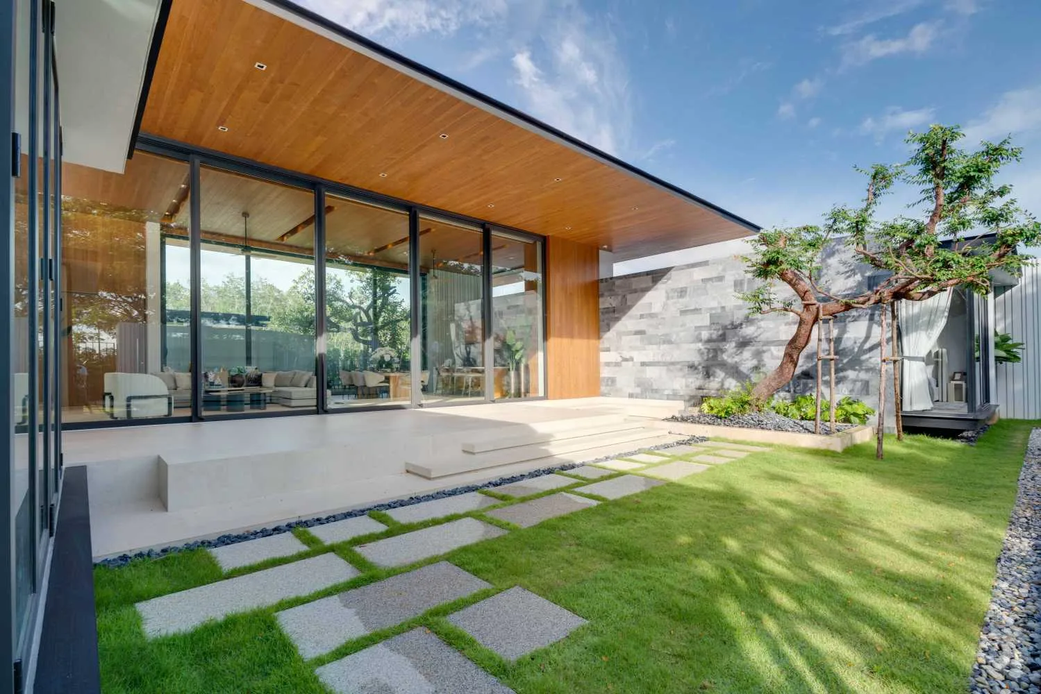 Property image - full photo 32