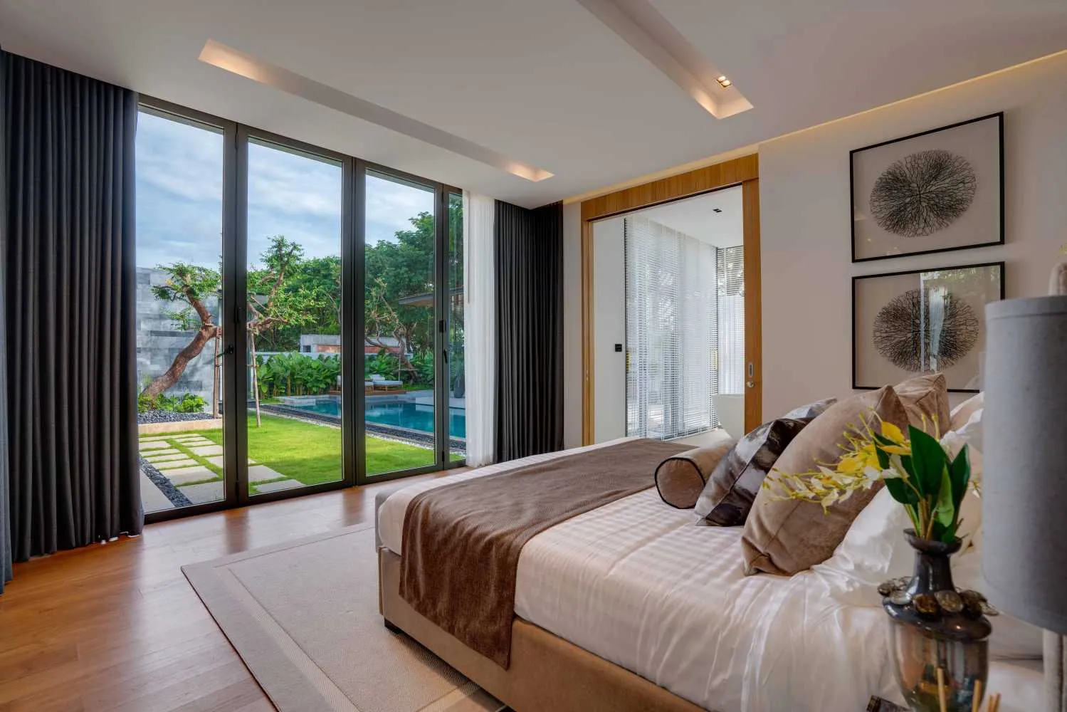 Property image - full photo 15