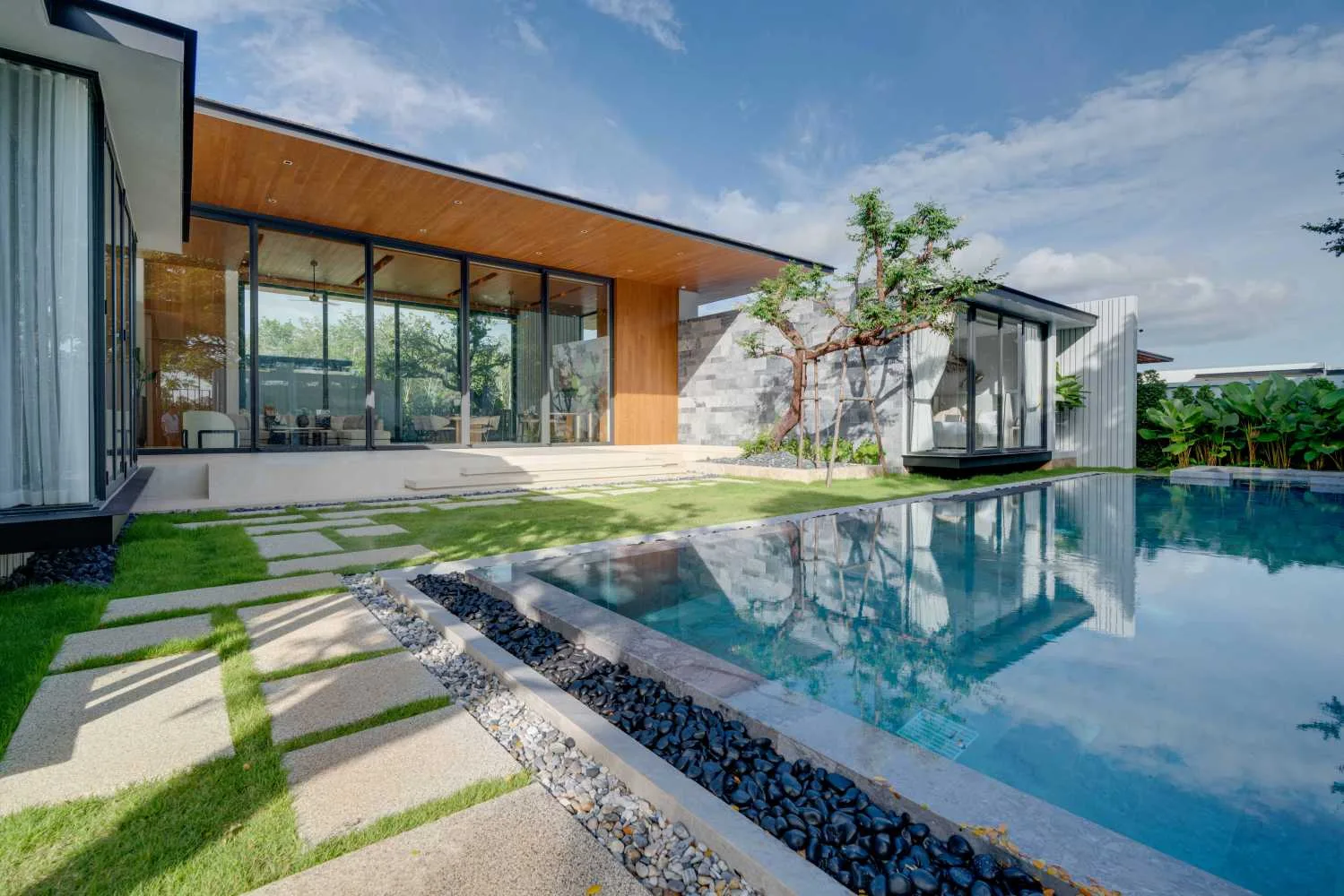 Property image - full photo 29