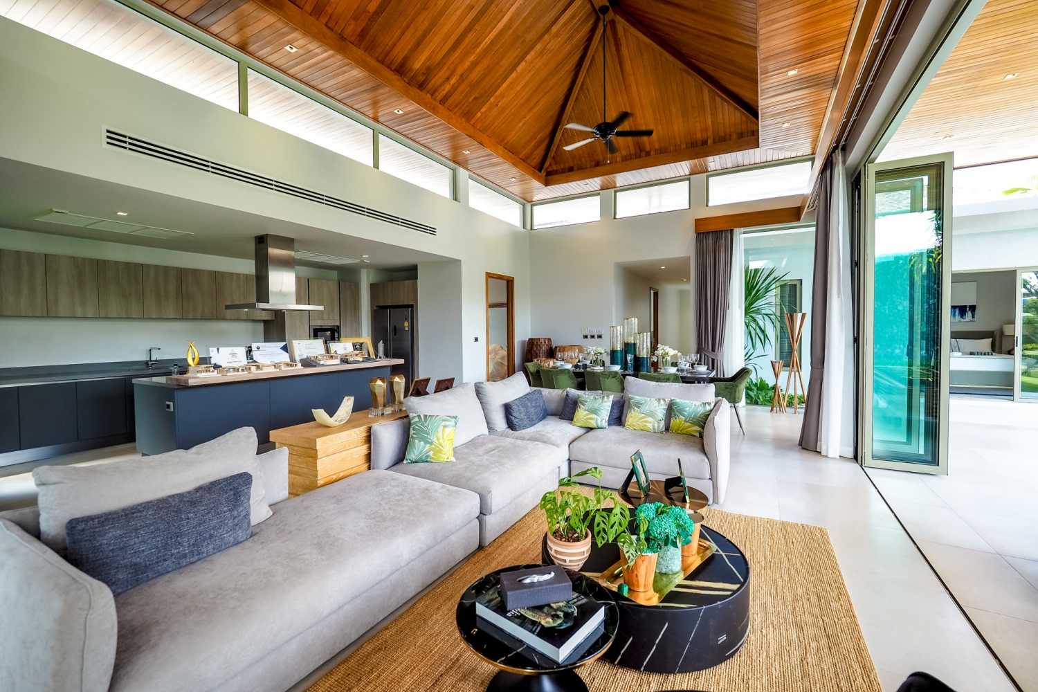 Property image - full photo 2