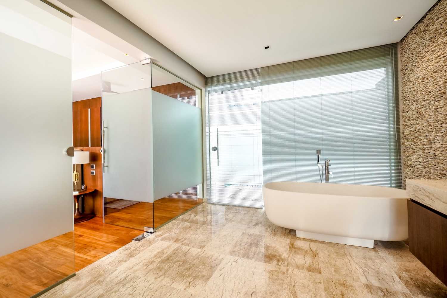 Property image - full photo 18