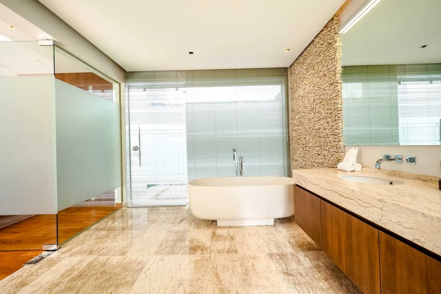 Property image - full photo 18
