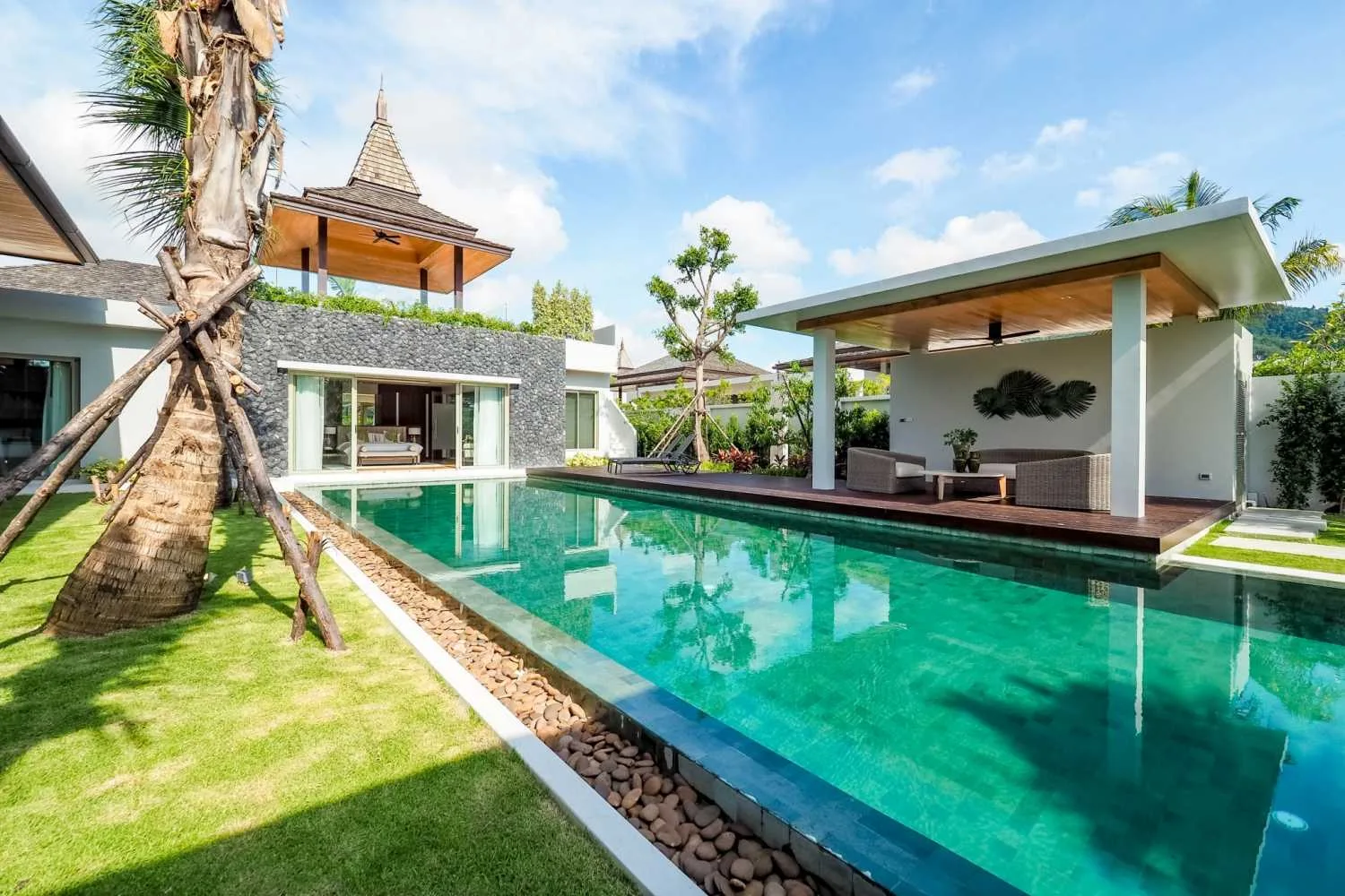 Property image - full photo 2