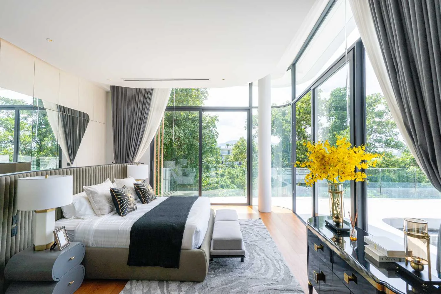Property image - full photo 4