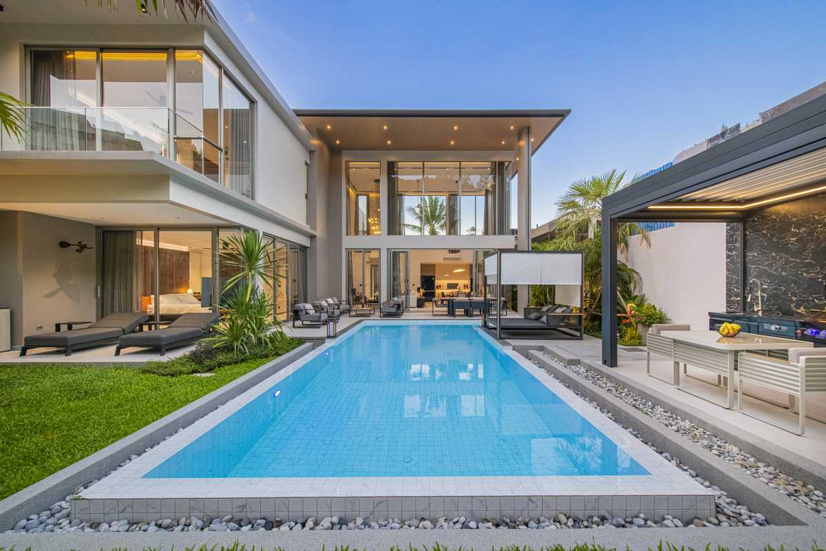 Property image - full photo 2