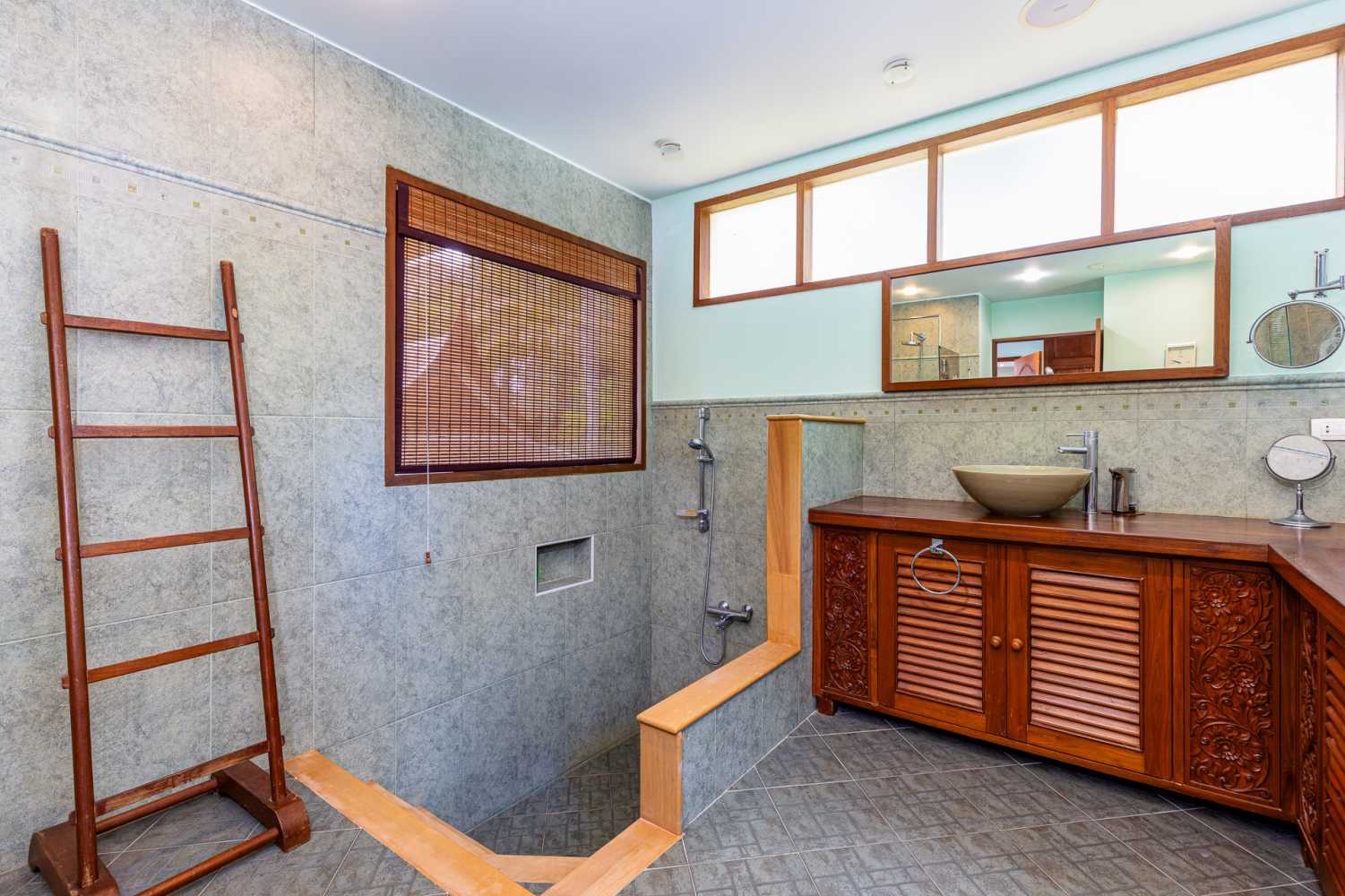 Property image - full photo 8