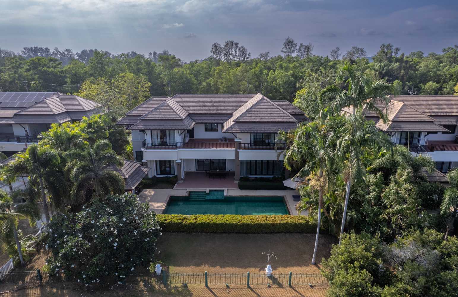 Property image - full photo 2