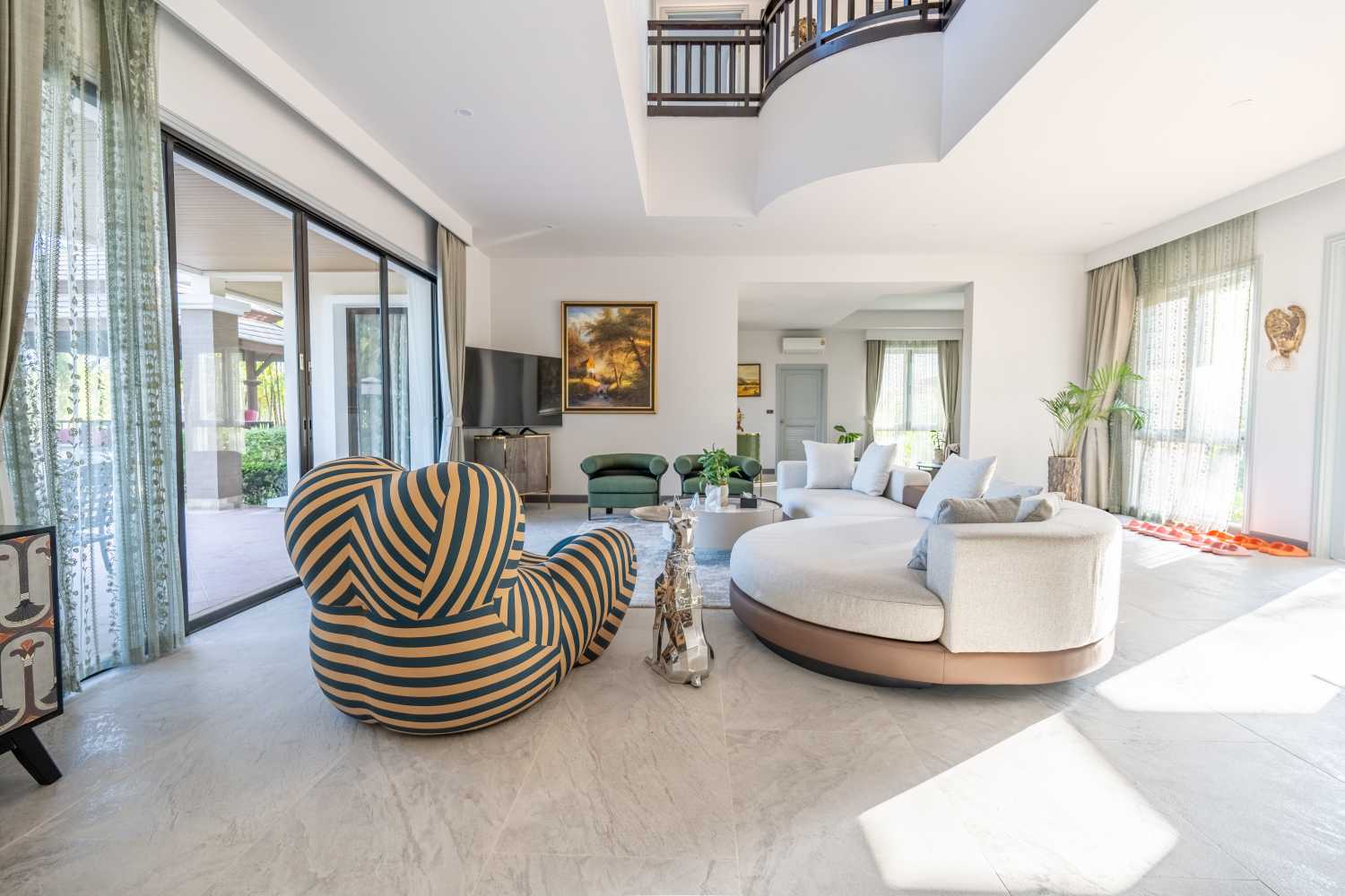 Property image - full photo 3