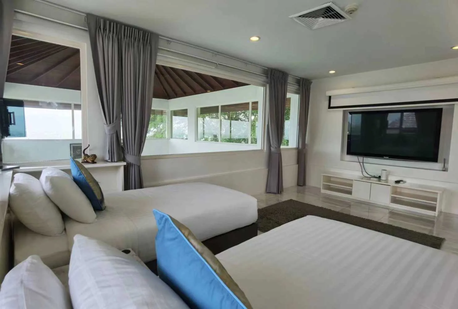 Property image - full photo 15